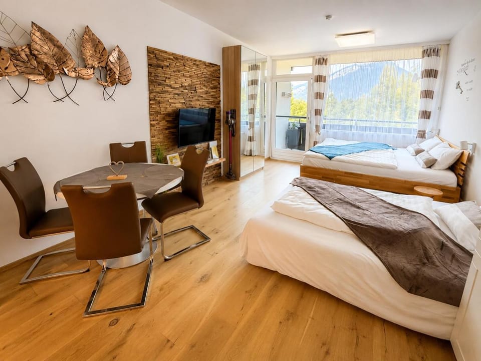 Bed, TV and multimedia, View (from property/room), Living room, Photo of the whole room, Seating area, Bedroom, wardrobe