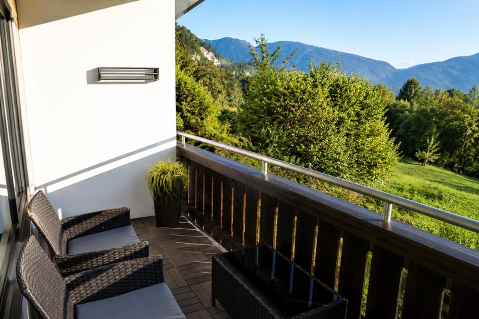 Spring, Day, Natural landscape, View (from property/room), Balcony/Terrace, Garden view, Landmark view, Mountain view