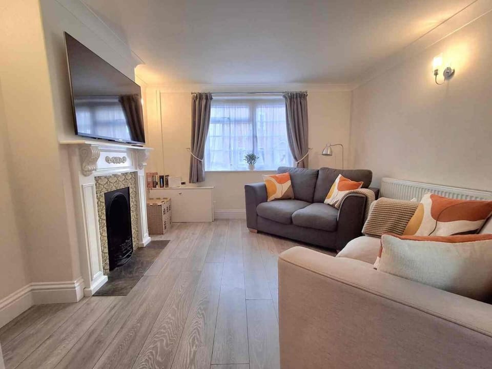 Lovely 2-bedroom cottage - free parking and dogs welcome House in Stratford-upon-Avon