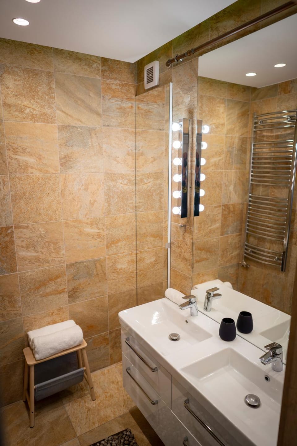 Bathroom, towels