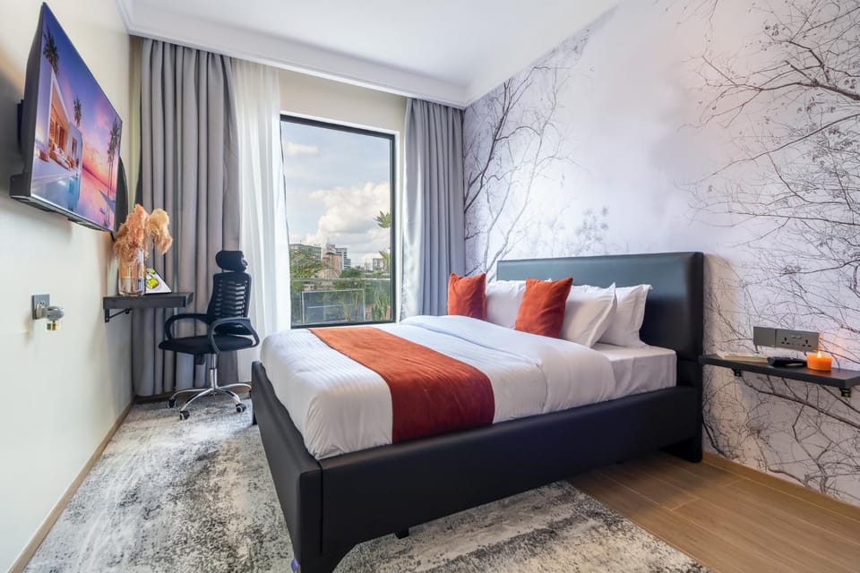 Bed, TV and multimedia, Evening entertainment, Bedroom