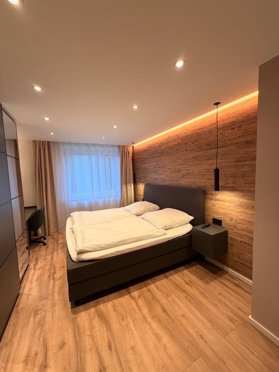 Bed, Photo of the whole room, Bedroom
