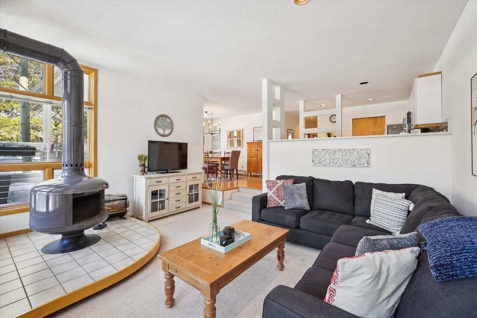 River Glen 107C, Downtown Frisco Condo, onsite Hot Tub Apartment in Frisco