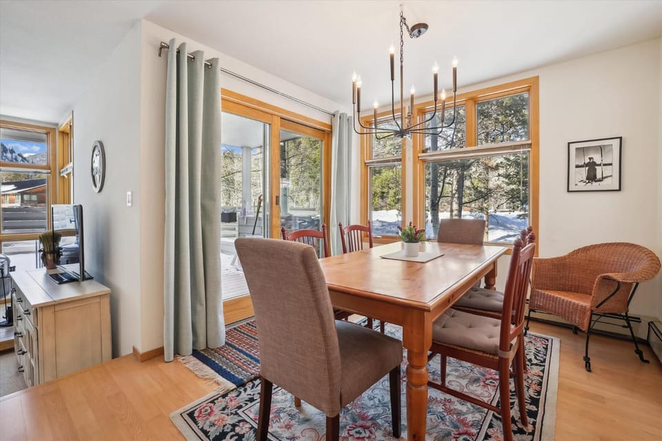 River Glen 107C, Downtown Frisco Condo, onsite Hot Tub Apartment in Frisco