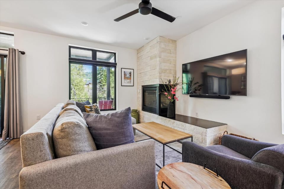 River West 814, Spacious Silverthorne Condo, River Views Apartment in Silverthorne
