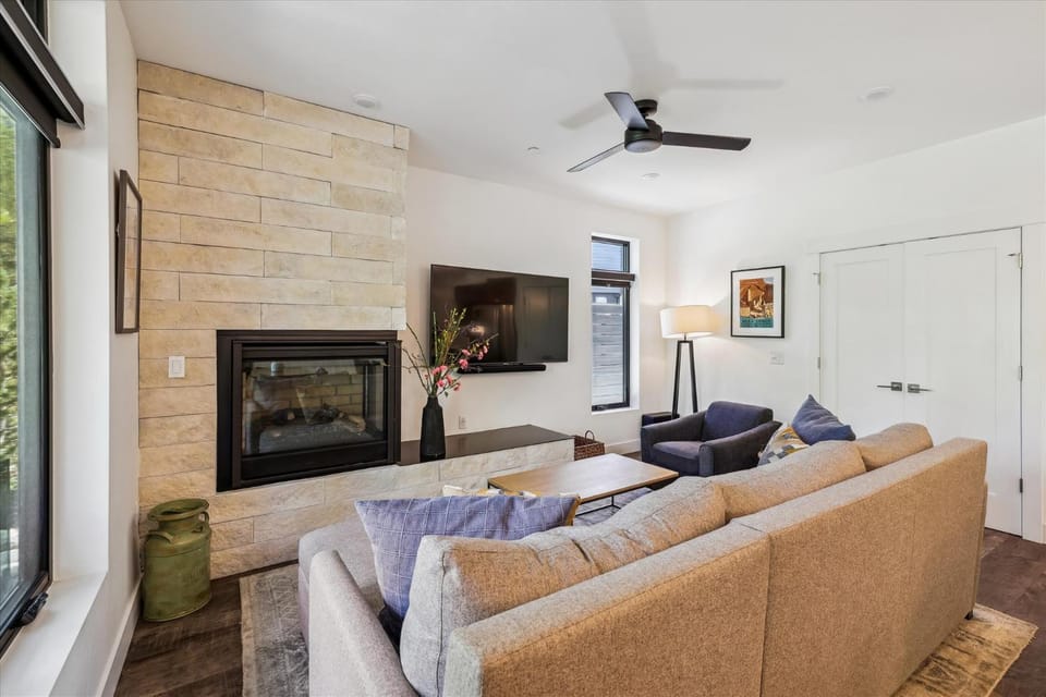River West 814, Spacious Silverthorne Condo, River Views Apartment in Silverthorne