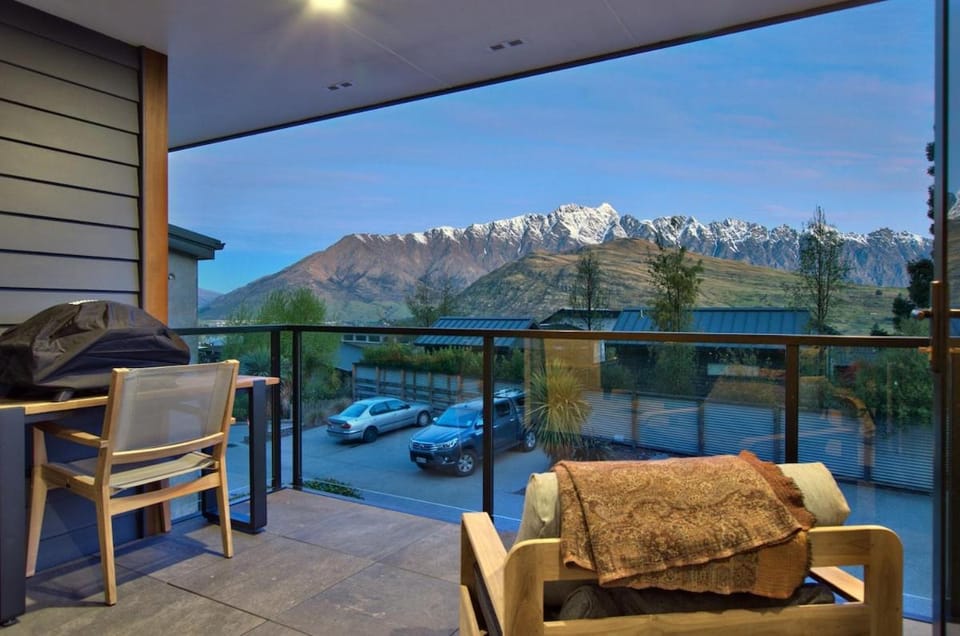 Alpine Escape - Modern & Central House in Queenstown