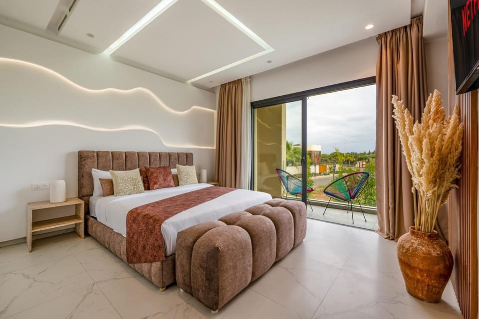 View (from property/room), Balcony/Terrace, Bedroom