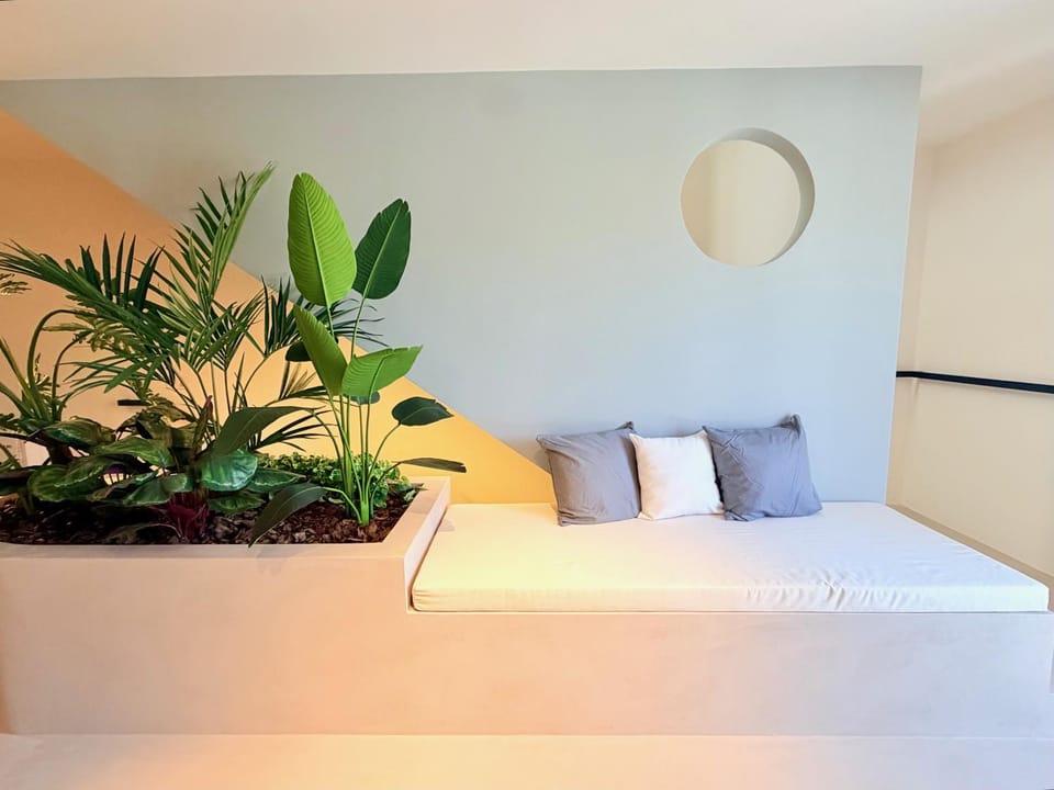 Communal lounge/ TV room