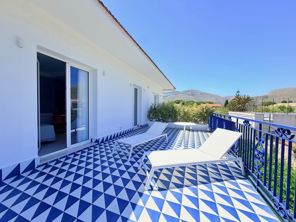 Balcony/Terrace, sunbed