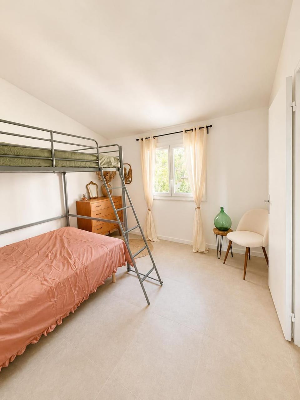 Bed, Photo of the whole room, Bedroom, bunk bed