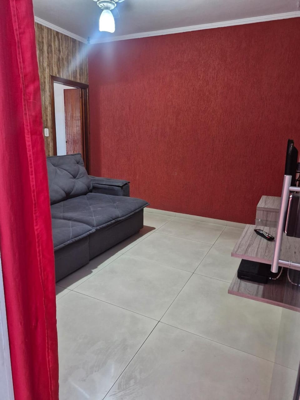 Casa com ótima localização, ao lado do Bosque Maia e próximo ao Aeroporto internacional de Guarulhos House in Guarulhos