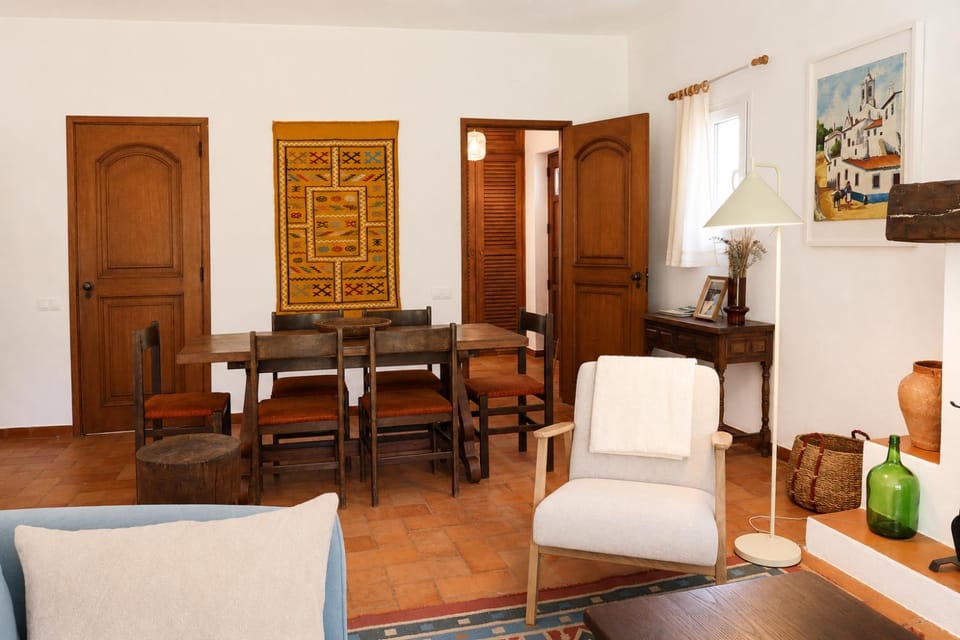 Facade/entrance, Living room, Decorative detail, air conditioner