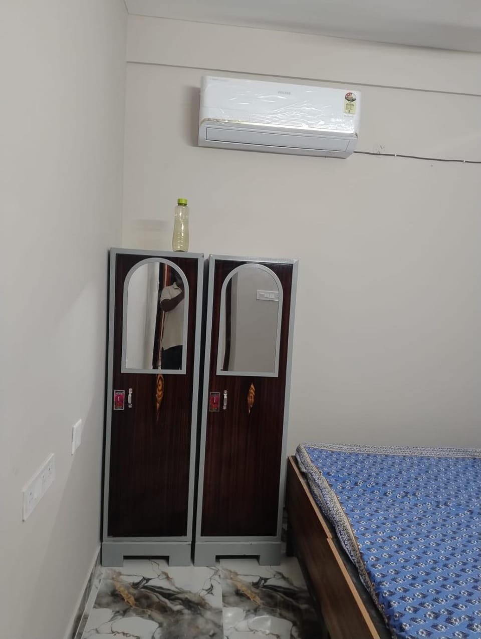 wardrobe, air conditioner