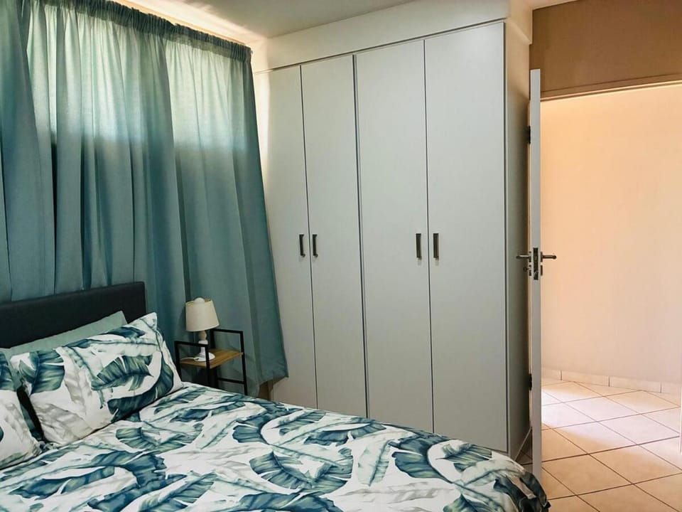 Lake Sunset Views, A Bet You'll Never Regret! Apartment in Pretoria