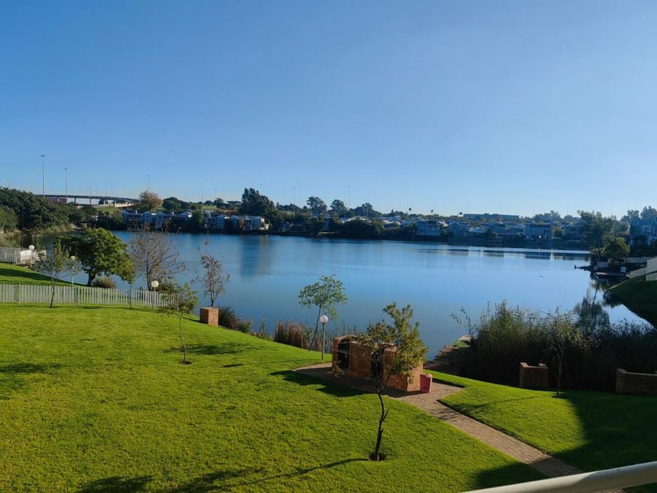 Lake Sunset Views, A Bet You'll Never Regret! Apartment in Pretoria