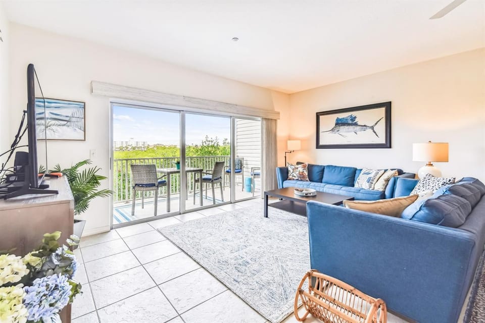 Intracoastal Condo 3 min wlk to Beach & Dogs Ok! Apartment in Indian Shores