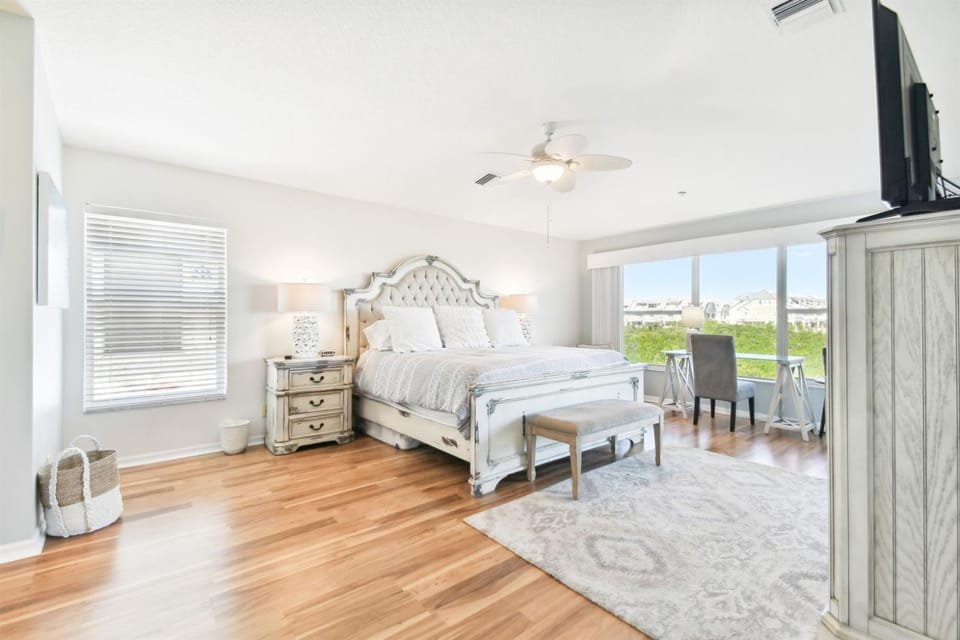 Intracoastal Views Condo 3 min walk to beach! Apartment in Indian Shores