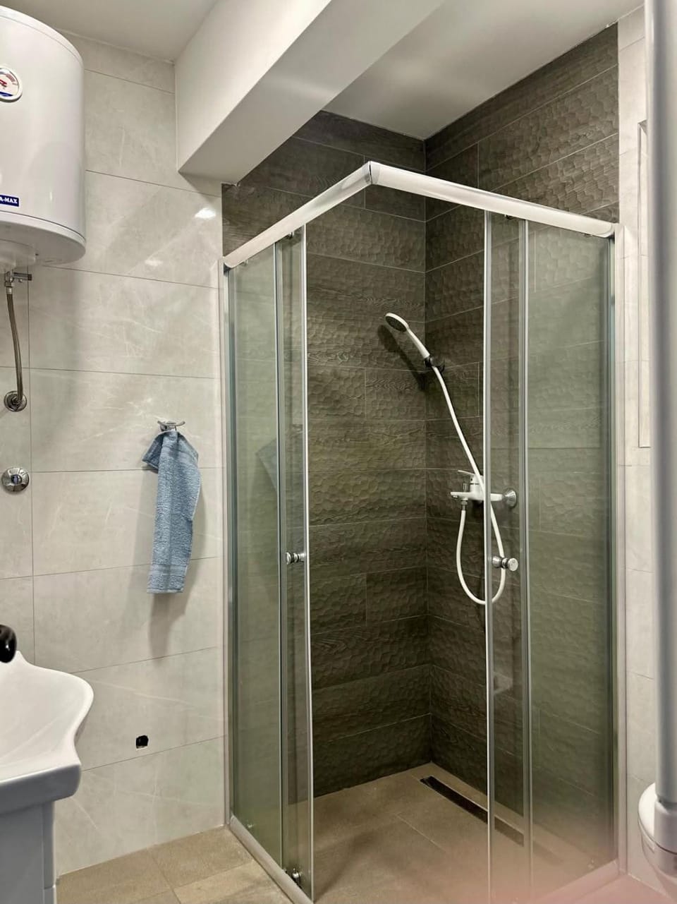 Shower, Bathroom, towels