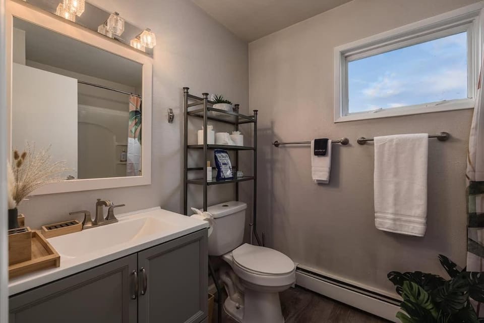 Cozy South Addition Downtown Getaway - King Beds Apartment in Anchorage