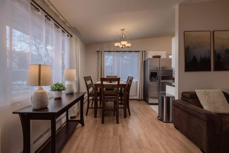 Cozy South Addition Downtown Getaway - King Beds Apartment in Anchorage