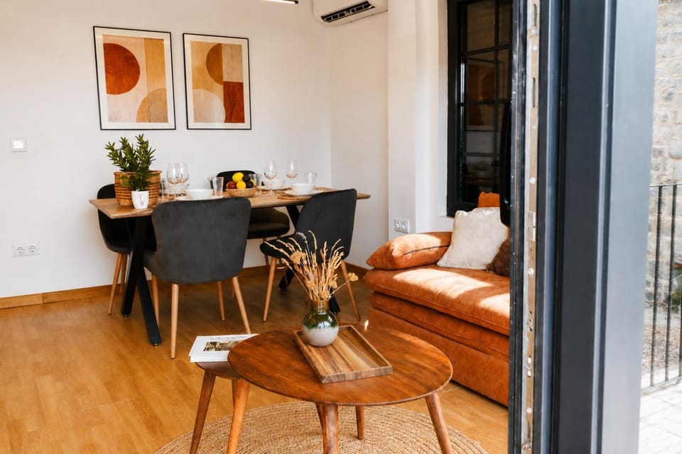 Living room, Dining area, air conditioner