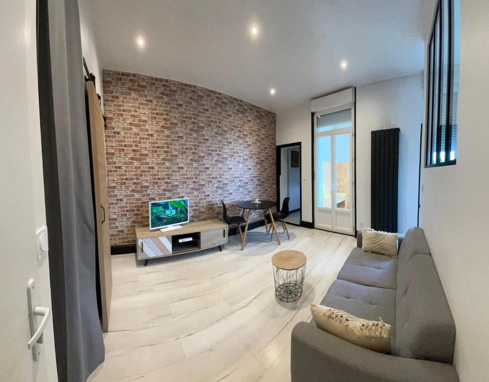 TV and multimedia, Living room, Dining area