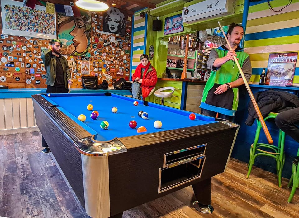 Billiard, Game Room