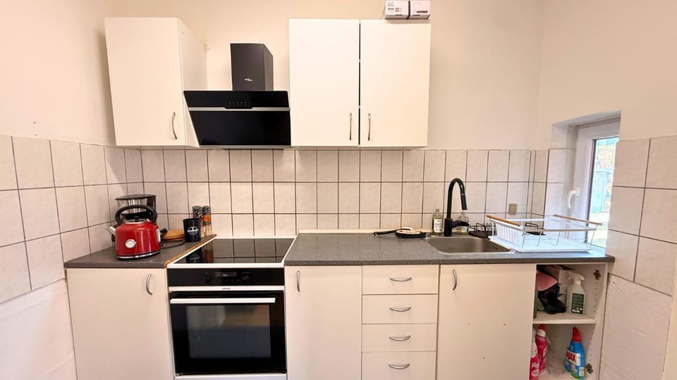 Coffee/tea facilities, Kitchen or kitchenette, pet friendly, stove