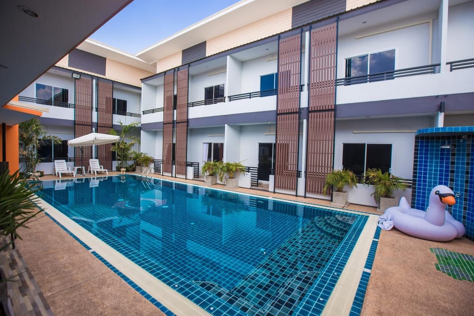 Day, Swimming pool, Swimming pool