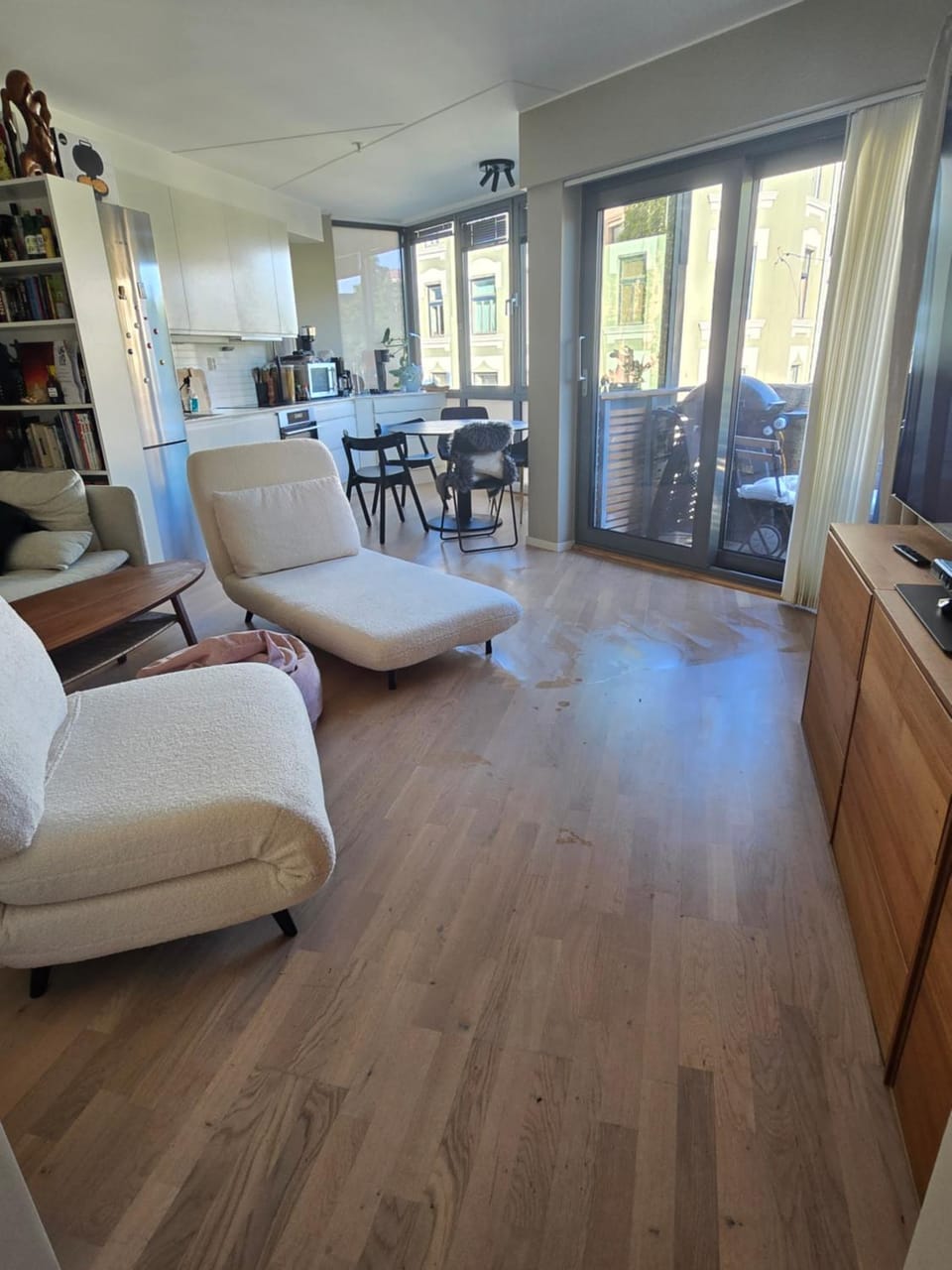 Kitchen or kitchenette, Living room