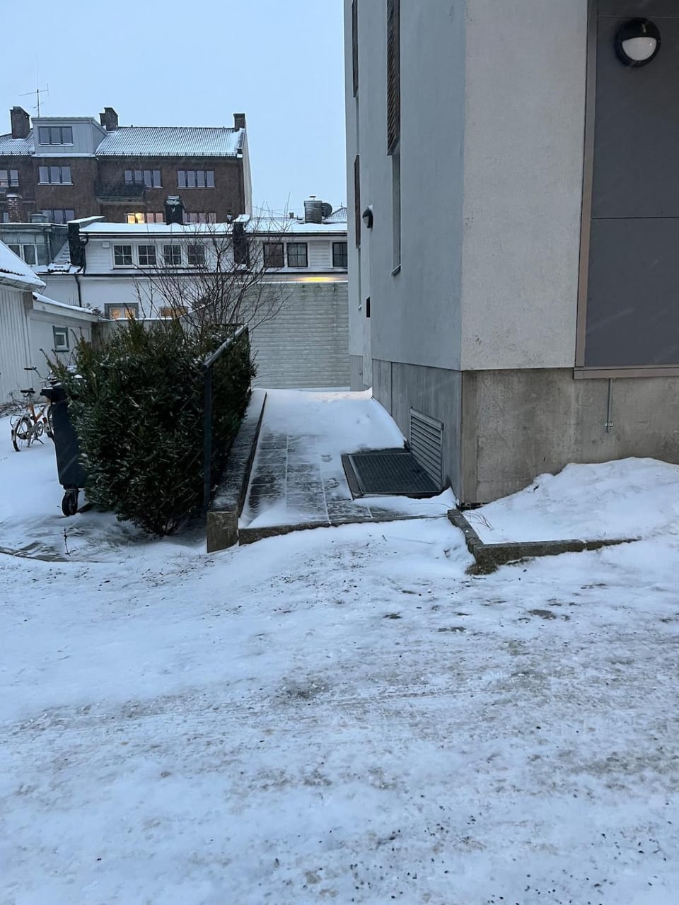 Facade/entrance