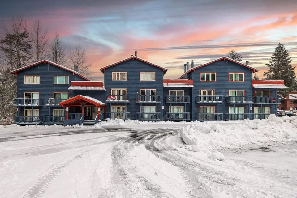 Slopeside Suite at Alyeska - Ski In Ski Out Apartment in Anchorage