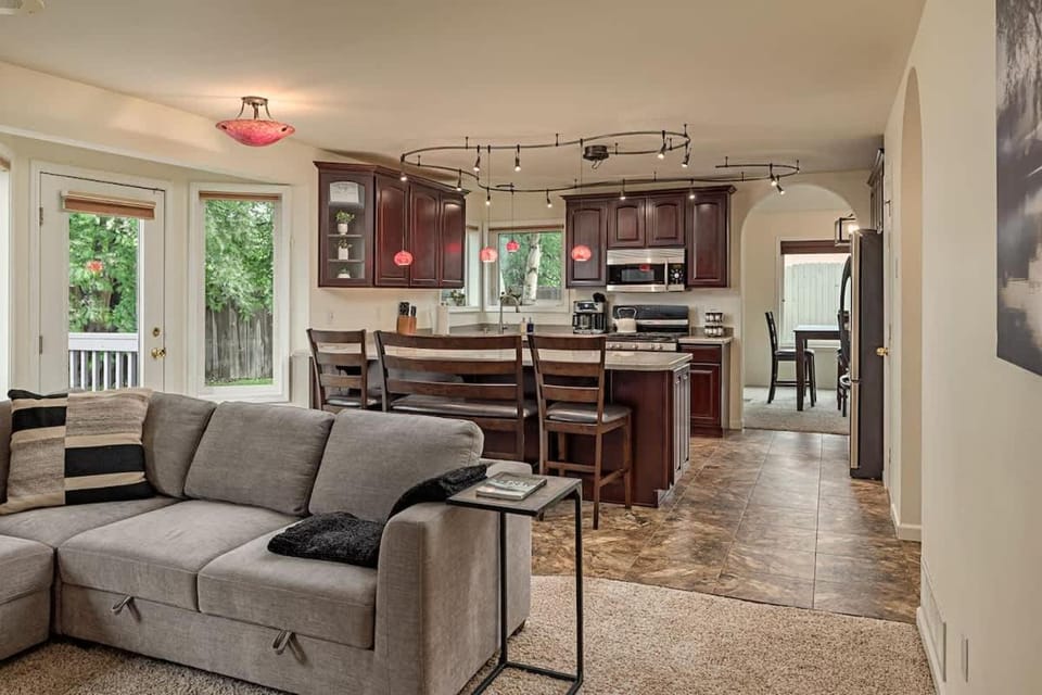 Rare Find - Entire Home 4BDR Family Neighborhood House in Anchorage