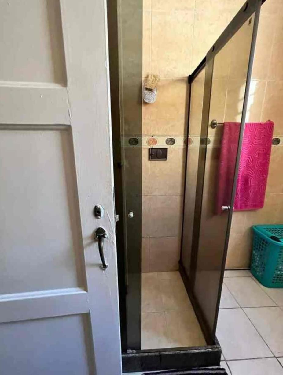 Quarto para 1 pessoa a 30 metros da praia de Copacabana Apartment in Rio de Janeiro