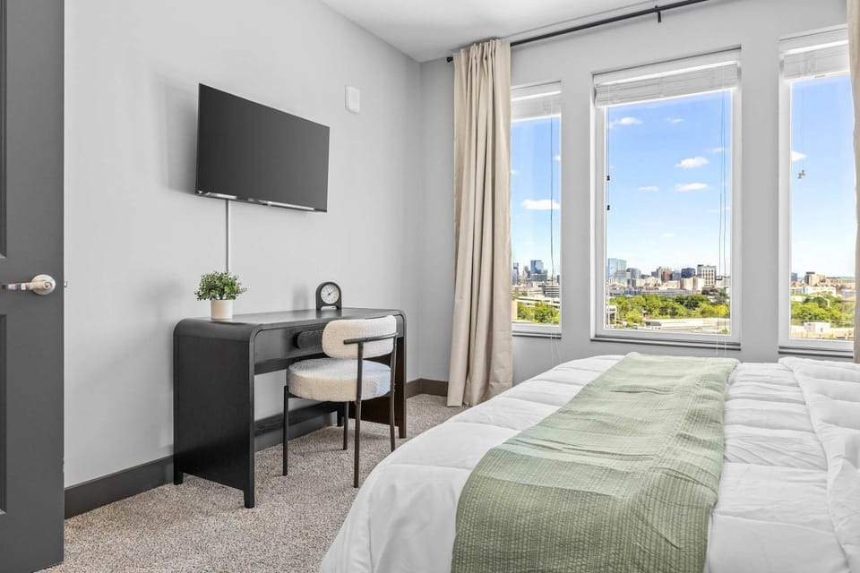 Stylish Nashville 2BR w Skyline Views Apartment in Nashville