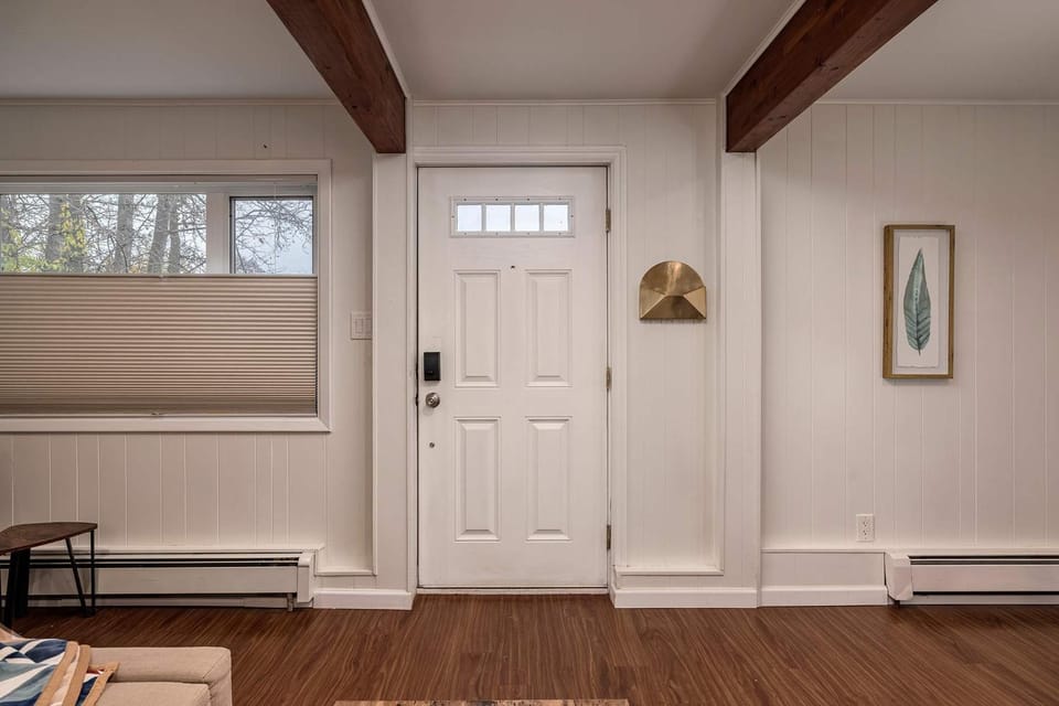 Anchorage City Spacious 6bdr - Entire Complex House in Anchorage