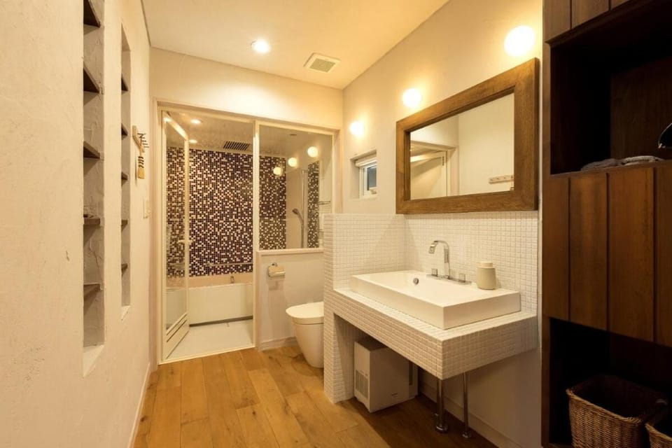 Shower, Toilet, Bathroom, Bath