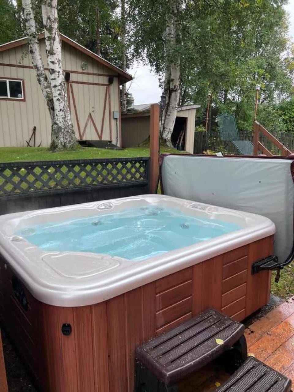 Cheerful 4 bedroom home with HOT TUB close to Airport House in Anchorage
