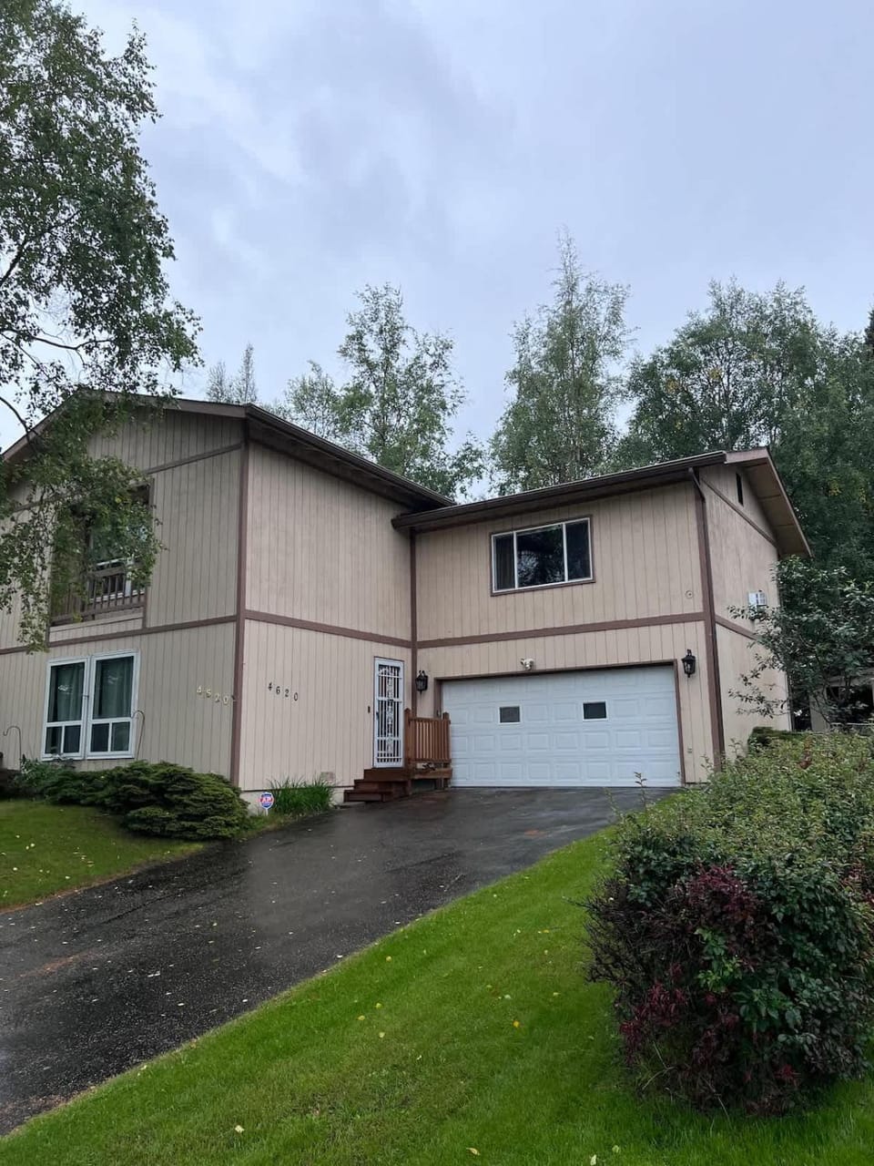 Cheerful 4 bedroom home with HOT TUB close to Airport House in Anchorage