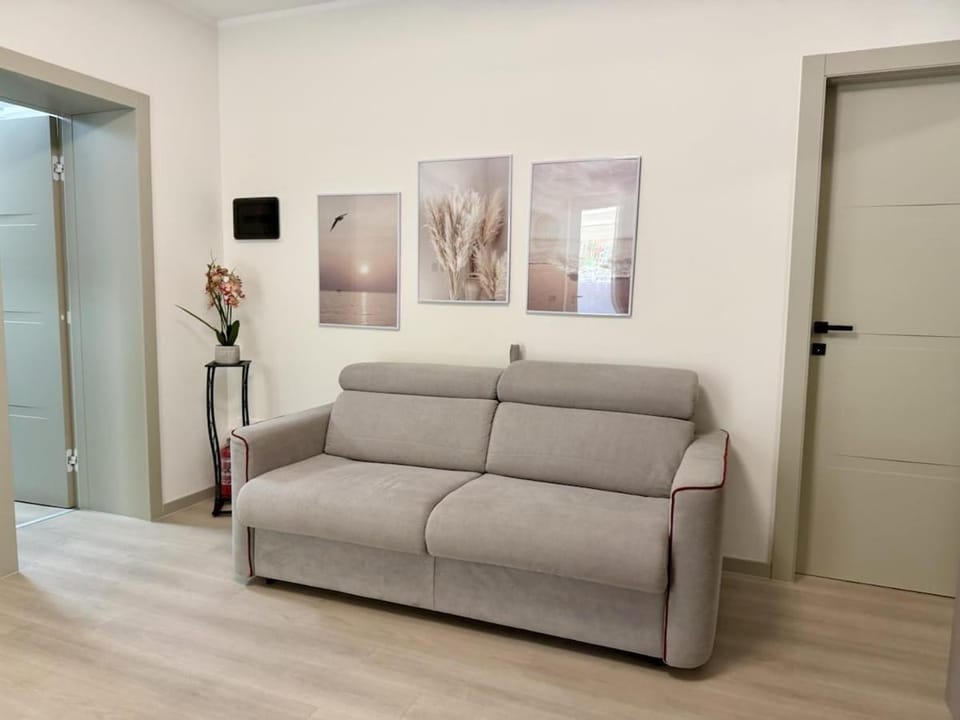 HOST4U - Dimora degli Ulivi, New Apartment with Two Bedrooms, Terrace and Parking, 10 minutes from the beach Apartment in Imperia