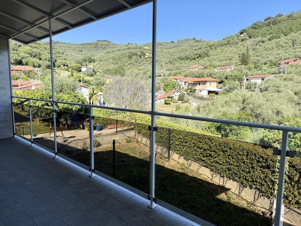 HOST4U - Dimora degli Ulivi, New House with Two Bedrooms, Terrace and Parking, 10 minutes to the beaCh Apartment in Imperia