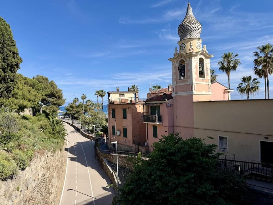 HOST4U - Luxury Beautiful Two Bedrooms BeachFront Apartment in Imperia, Casa Catalina Apartment in Imperia