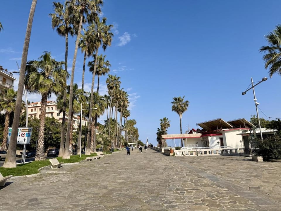 HOST4U - Luxury Beautiful Two Bedrooms BeachFront Apartment in Imperia, Casa Catalina Apartment in Imperia