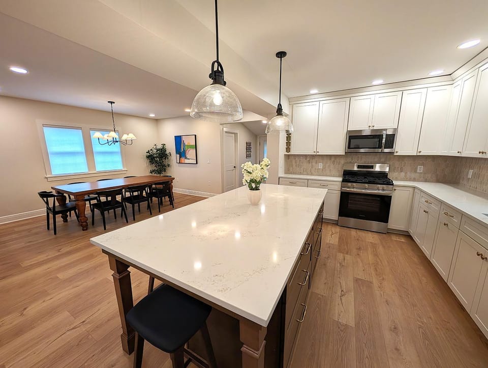 Kitchen or kitchenette, Photo of the whole room, Seating area, Dining area