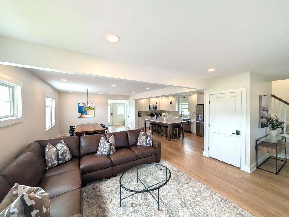 Kitchen or kitchenette, Living room, Photo of the whole room, Seating area, Dining area