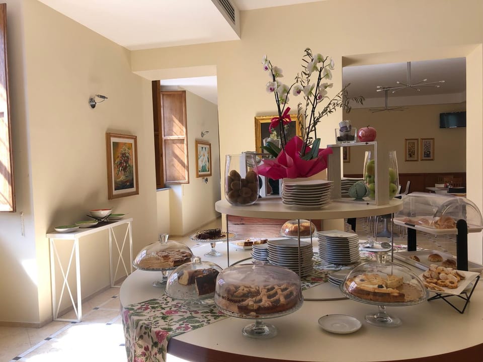 Food and drinks, Food, Breakfast, Buffet breakfast