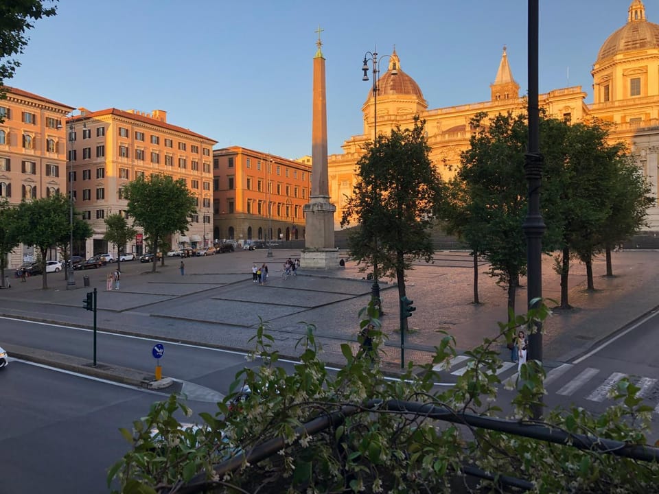 Landmark view, Street view