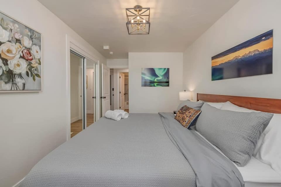 Downtown Coastal View 1 Bedroom Apartment in Anchorage