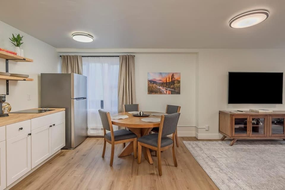 Downtown Coastal View 1 Bedroom Apartment in Anchorage